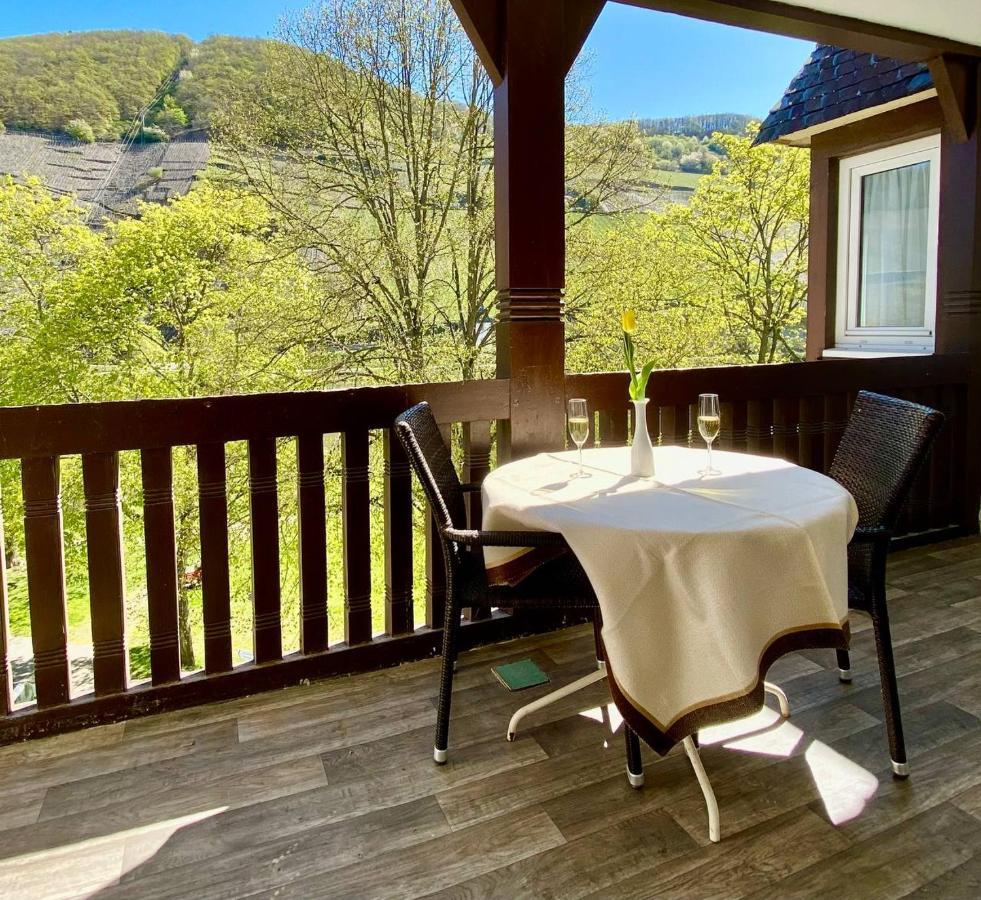 Hotel Krone Riesling Trittenheim Exterior photo